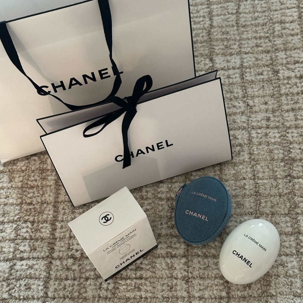 CHANEL La Crème Main Set with White and Blue Accents